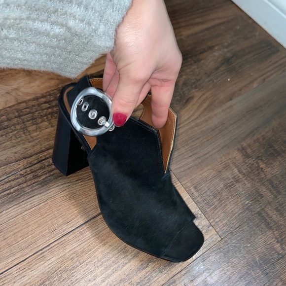 Velvet heels - Picture 3 of 3